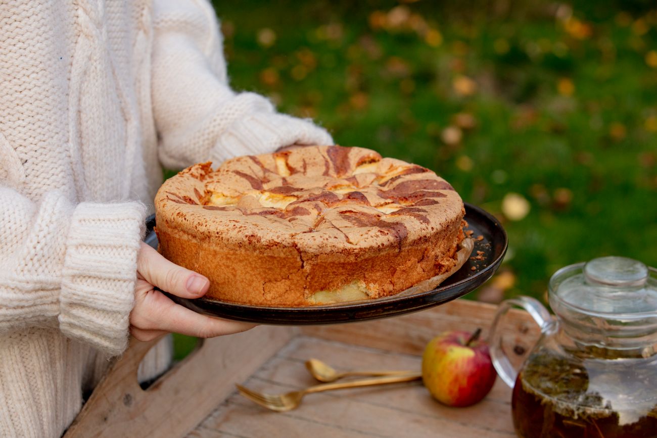 Gwiazdy kochaja ciasta z jablkami – przepisy celebrytow